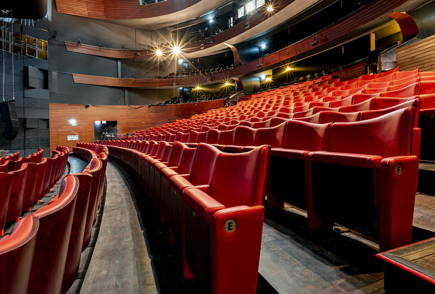 Les sièges de la grande salle du théâtre de Valenciennes.
