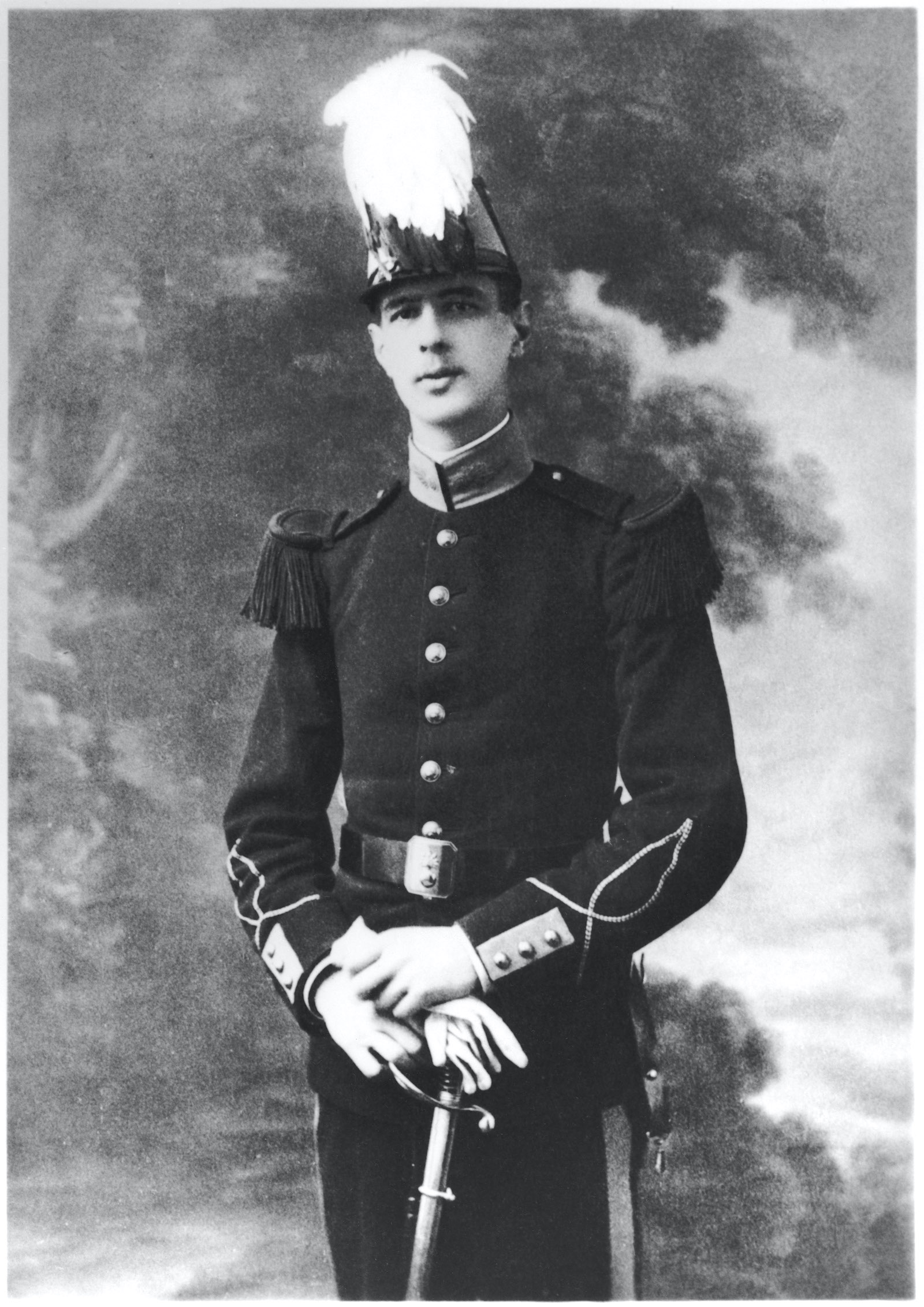 Portrait de Charles de Gaulle en uniforme de Saint-Cyrien.