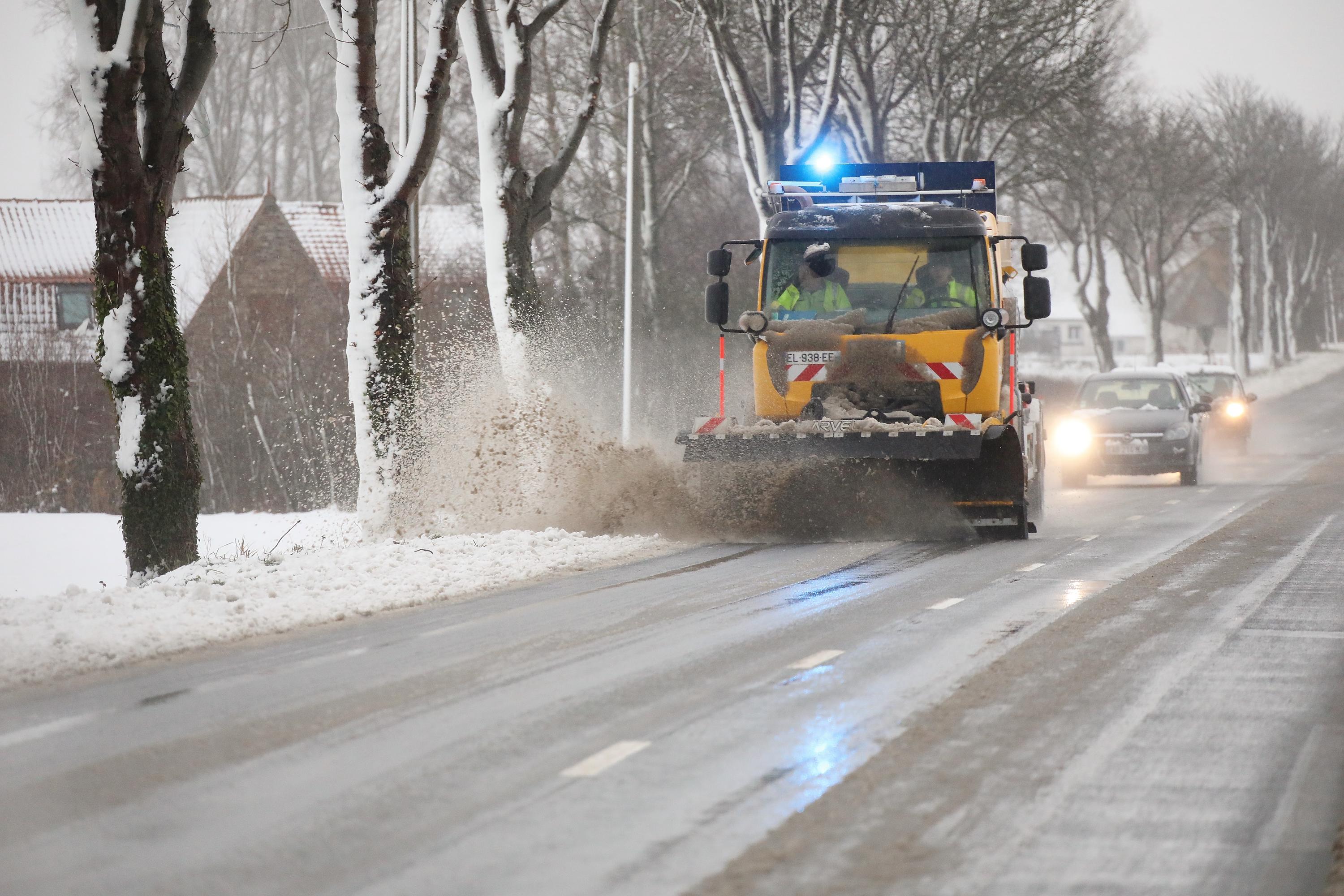 Orange Snow and Ice Alert: Traffic Updates and Road Conditions in Dunkirk, Cambrai, Avesnes, and Douai/Valenciennes Districts